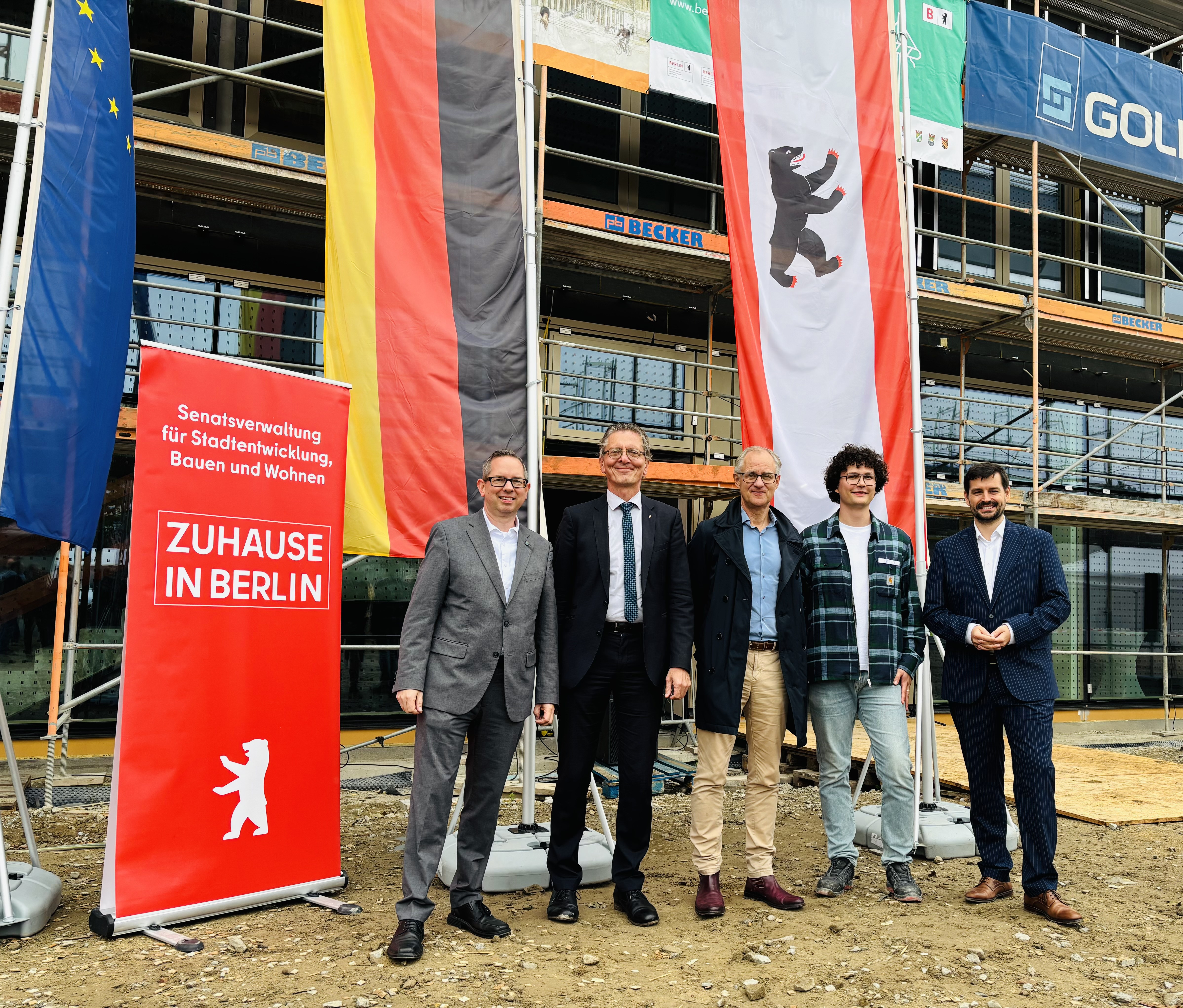 Foto vom Richtfest der Schule am Märchenviertel